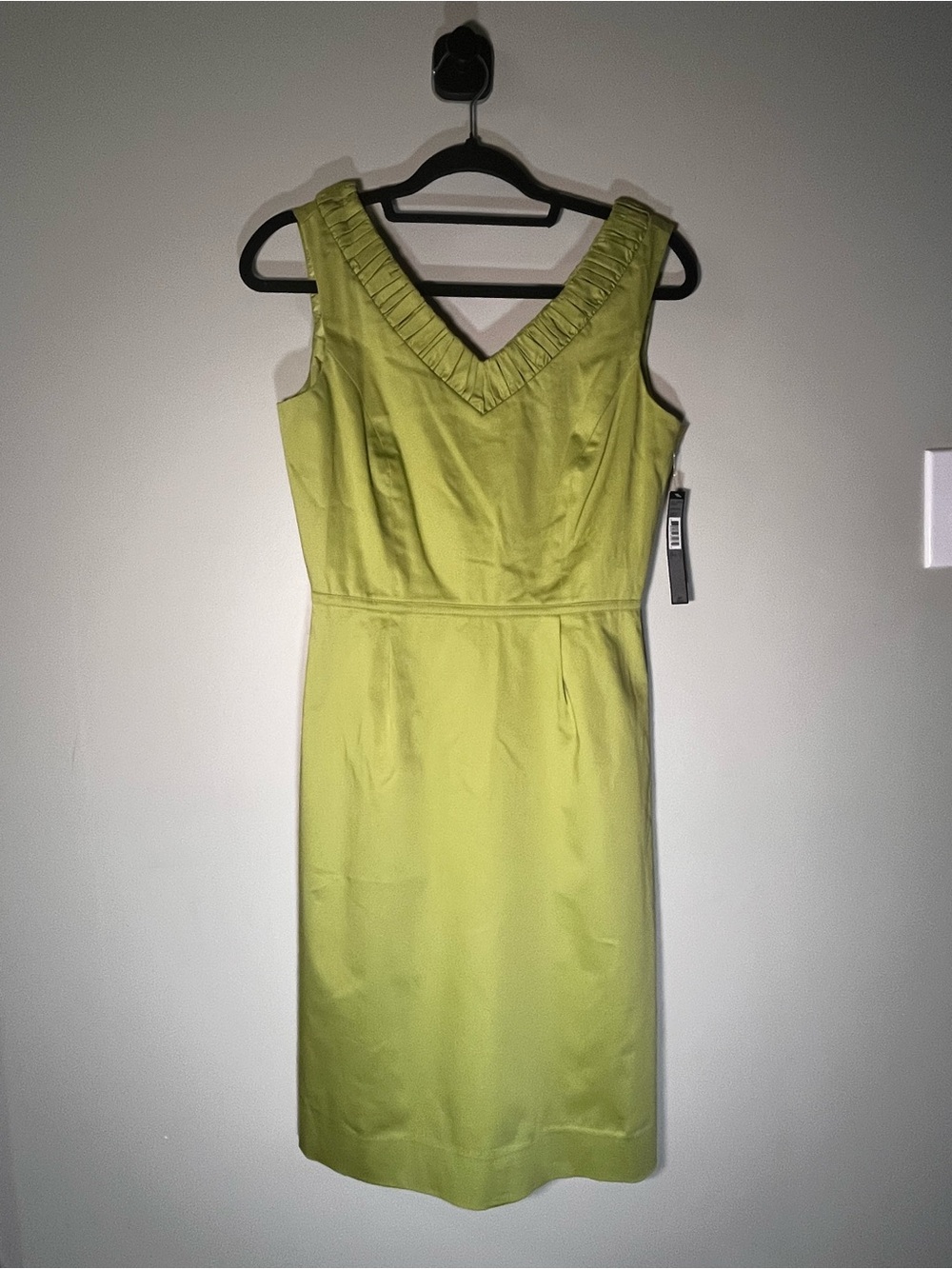 Tahari Sleeveless Lime V-Neck Sheath Dress